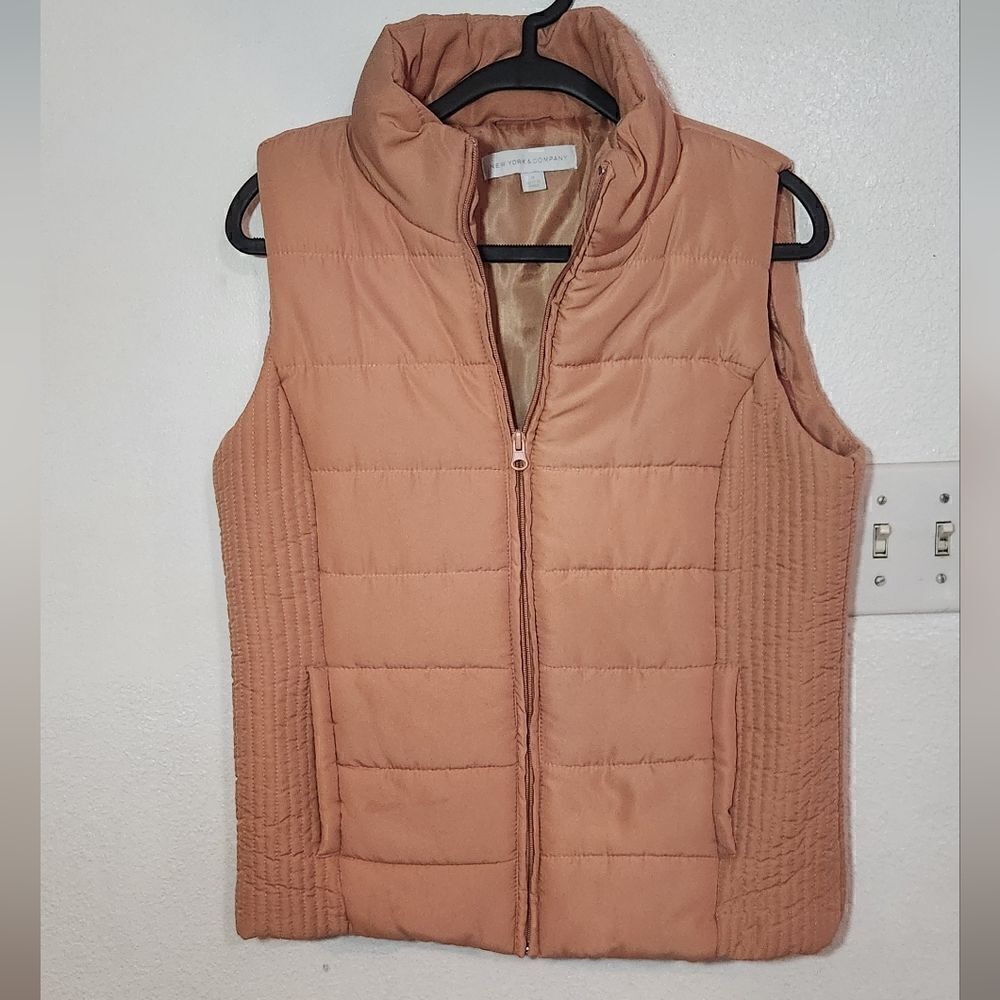 New York And Co. Puffer Vest in Pink Blush Size Medium